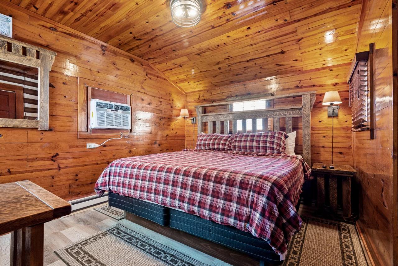 Log Hotel *