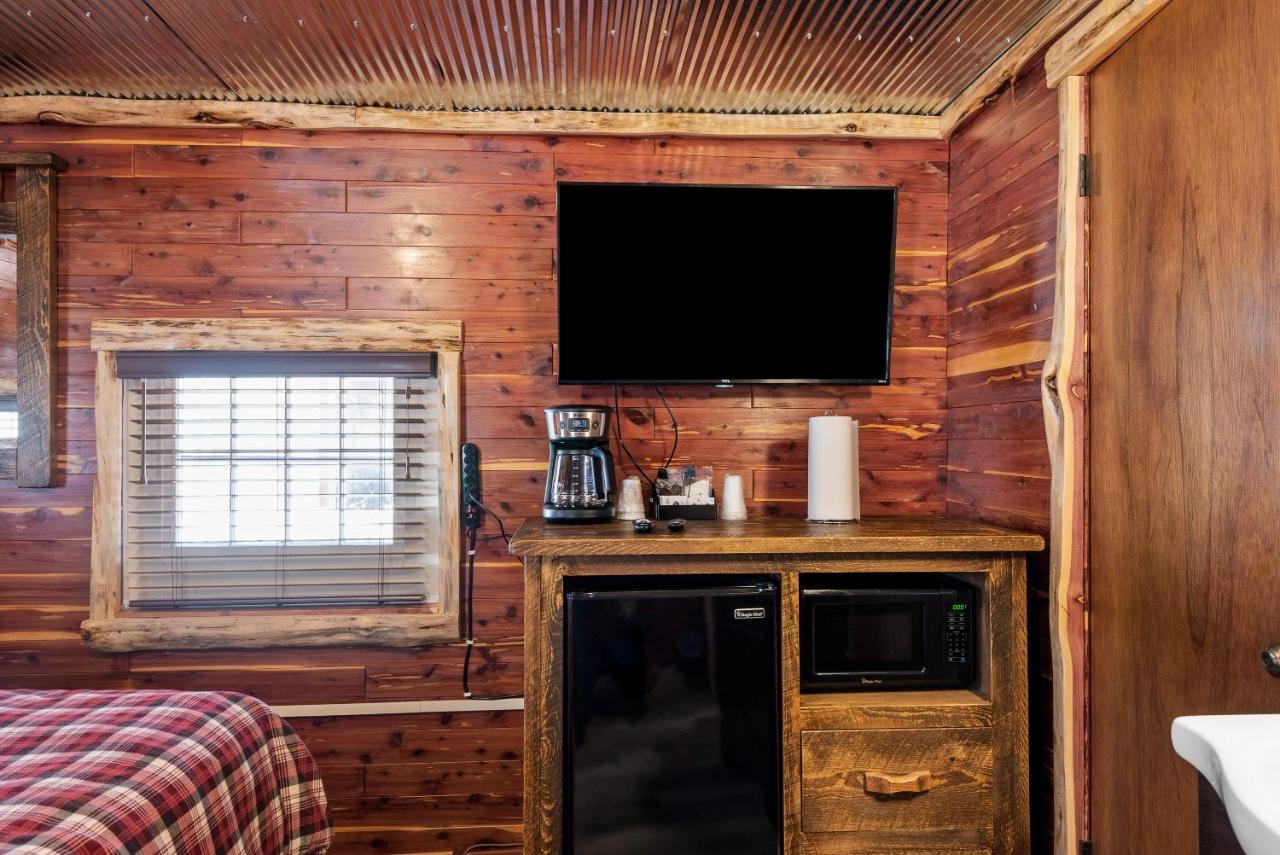 Log Hotel *