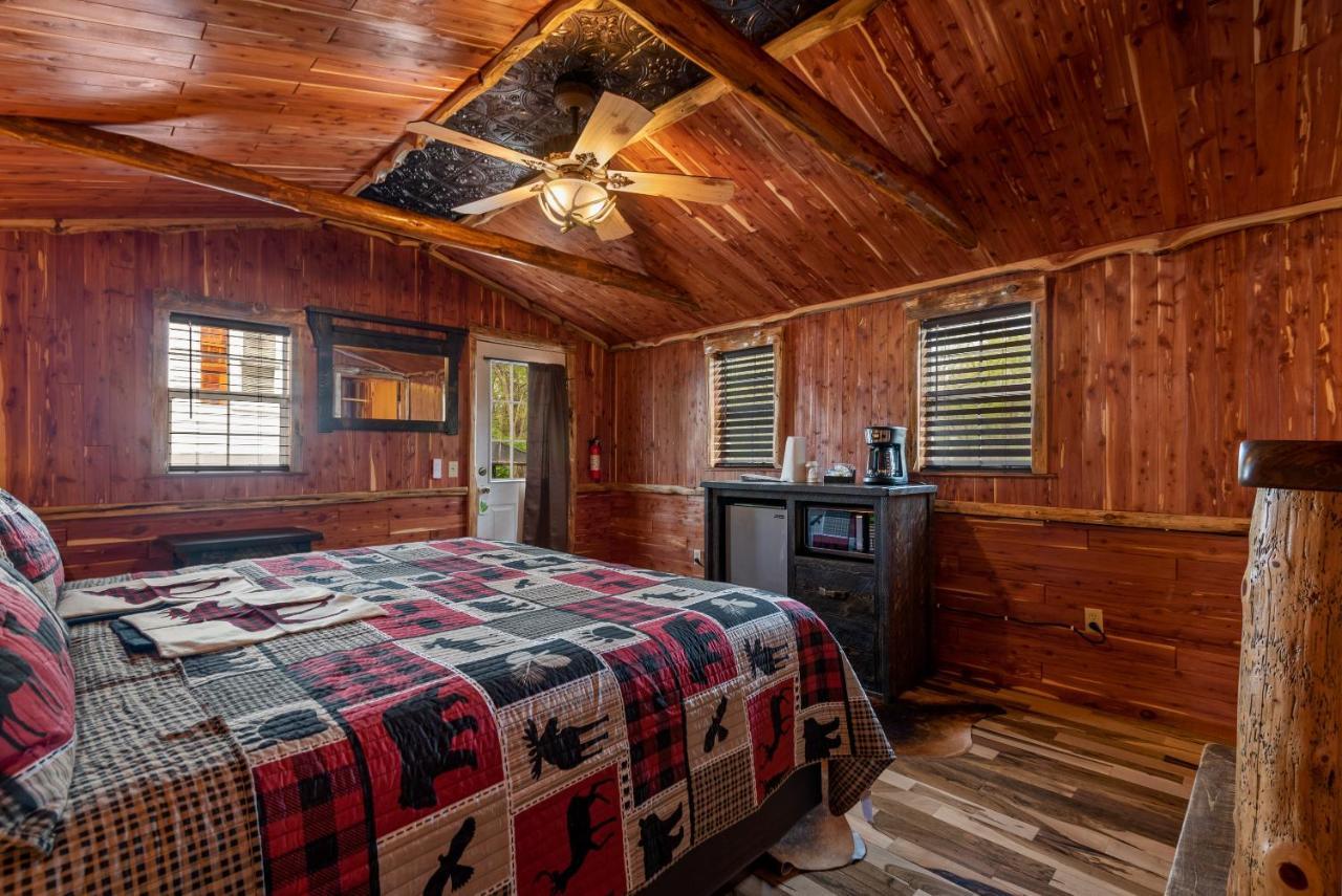 Log Hotel *