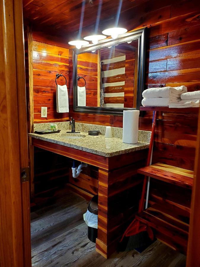 Log Hotel